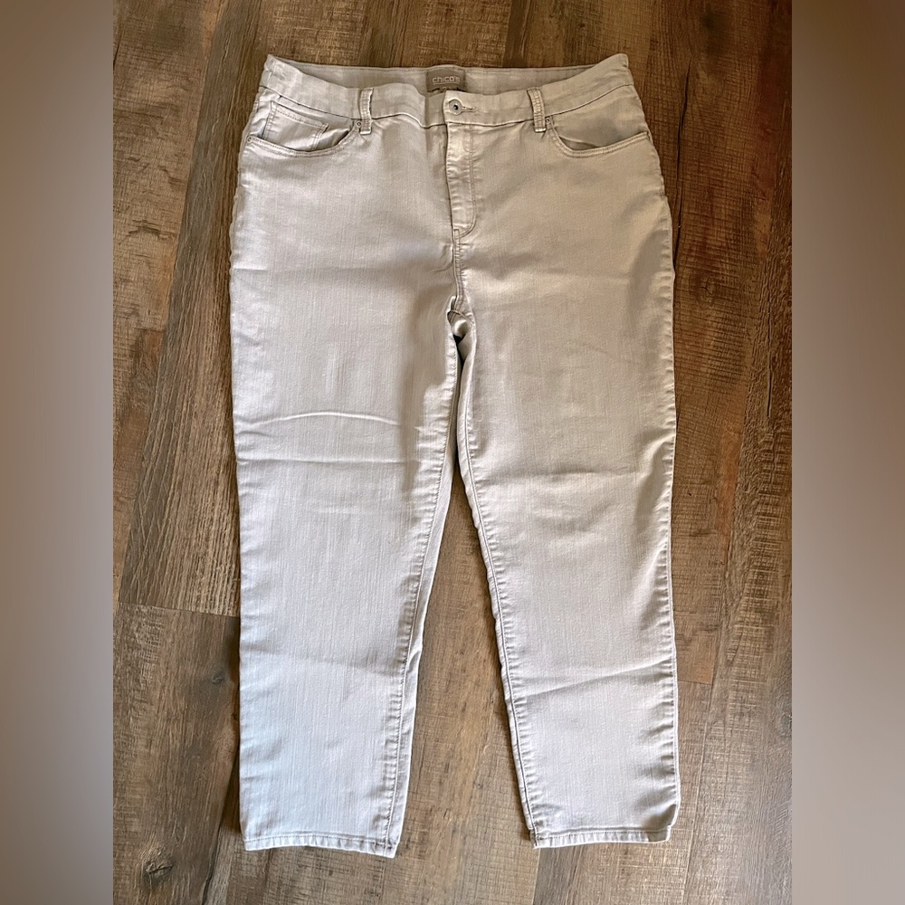Chicos light beige pants. Women’s size 2.5 ankle= size 14 ankle.